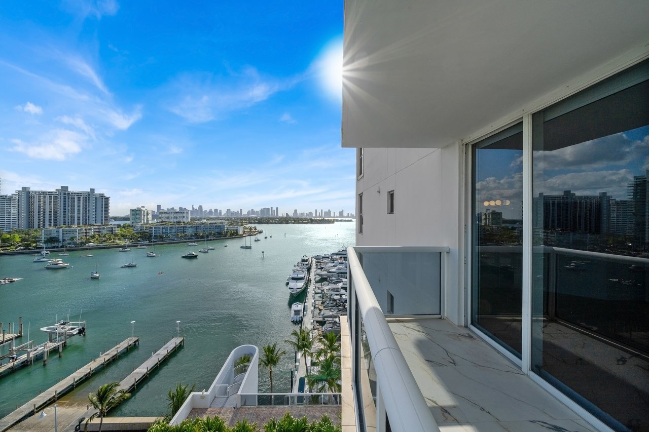 1800 Sunset Harbour 1202/04
