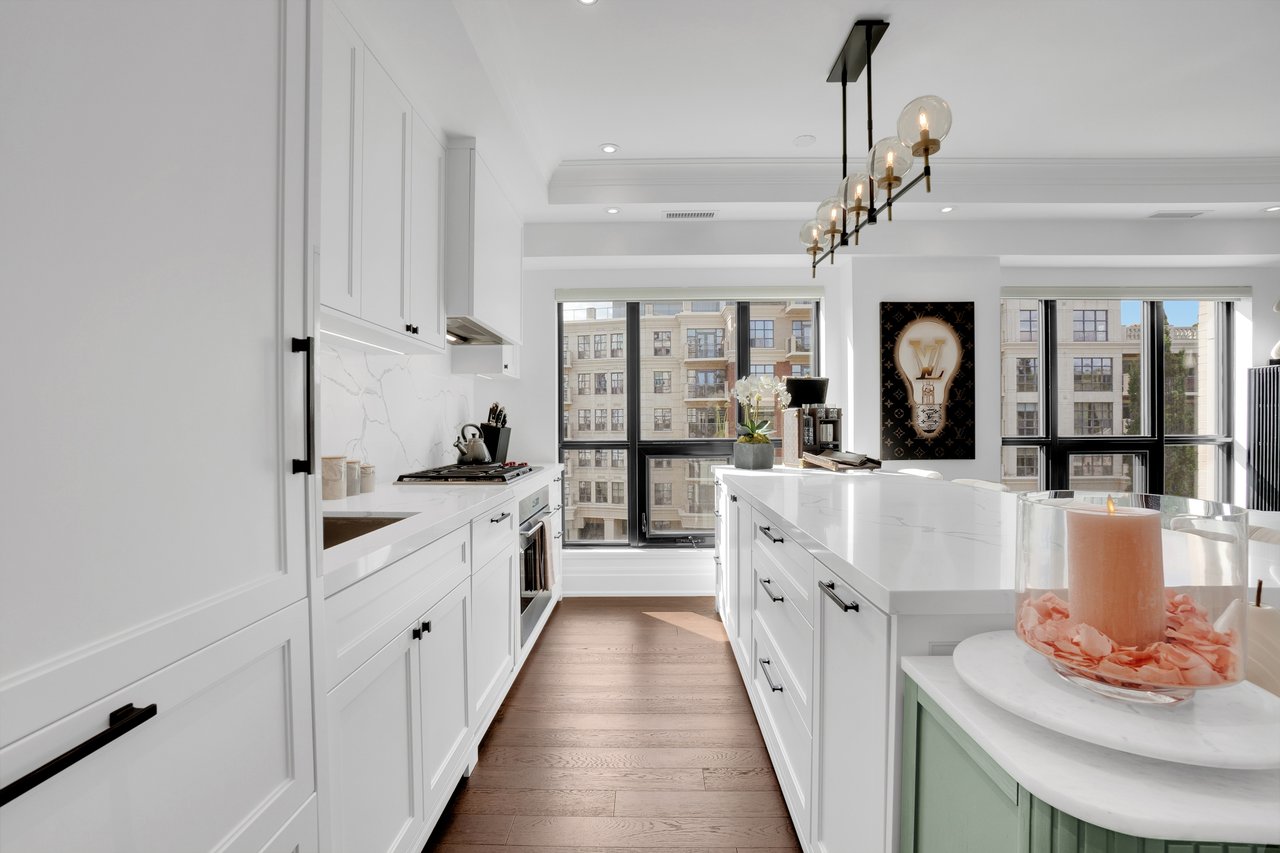 4 The Kingsway #404, Toronto Ontario