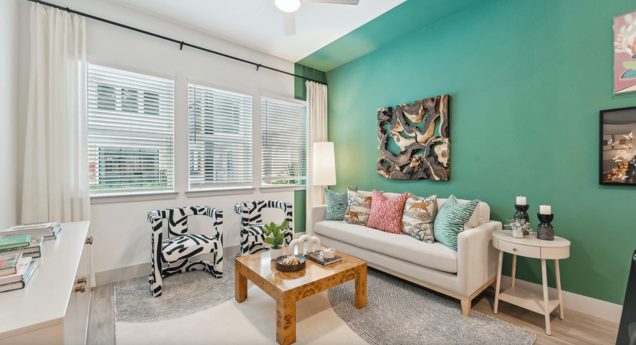 Up to 10 weeks free base rent & $1,000 gift card