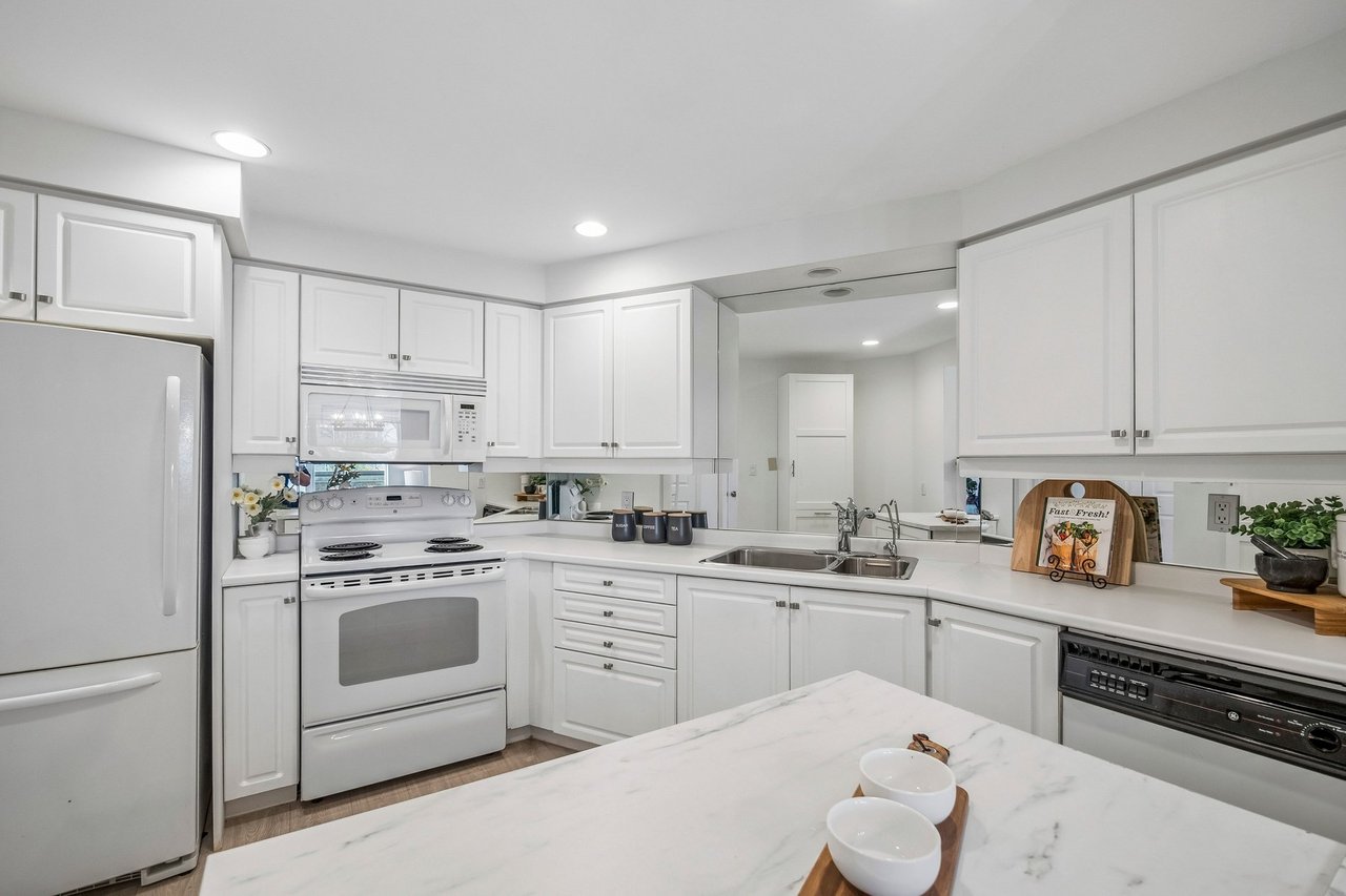 1818 Bayview Avenue #605