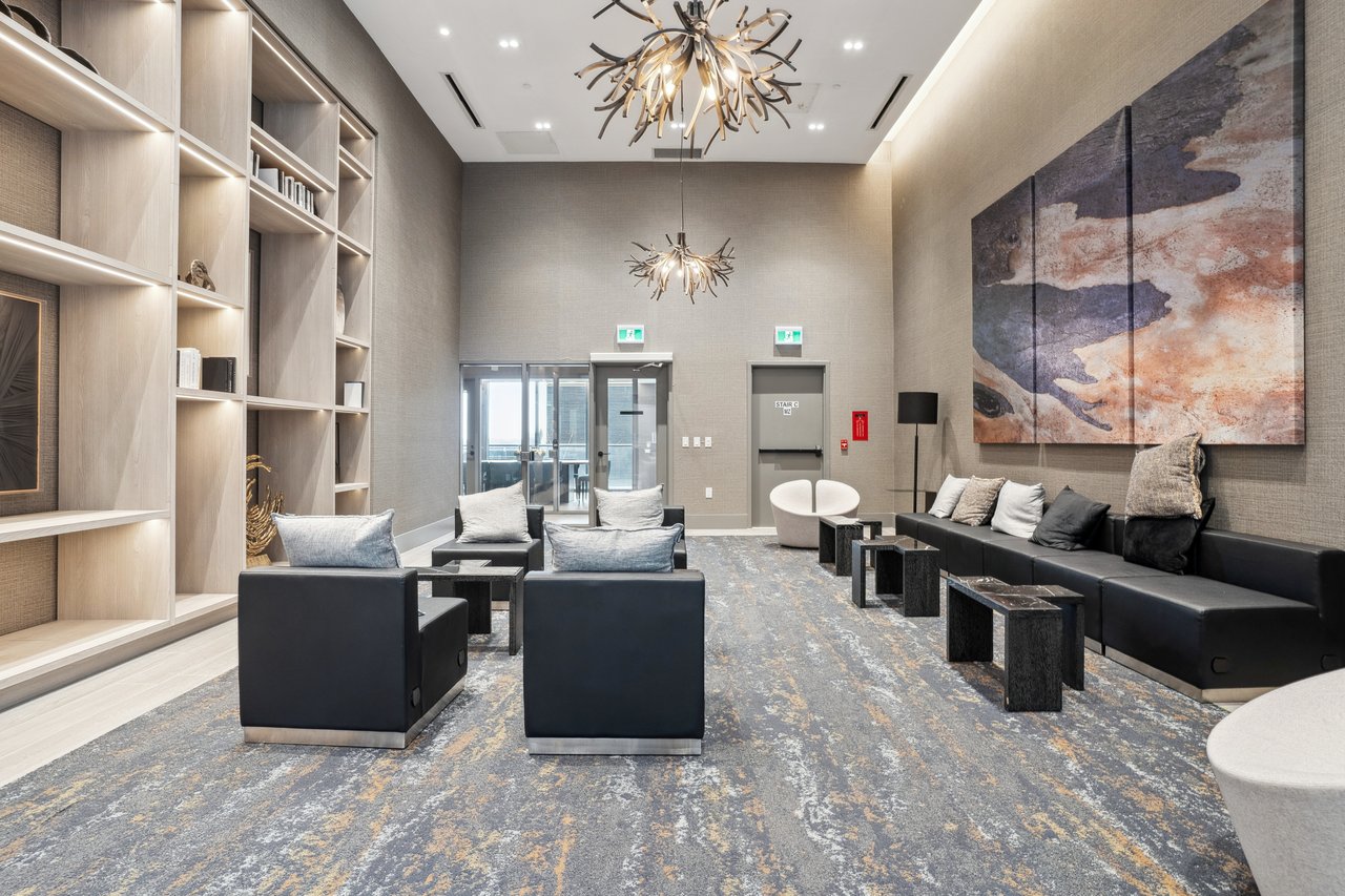 720-2450 Old Bronte Road Unit: 720
