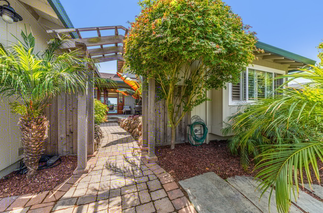 Sunny View Residence in Peacock Gap