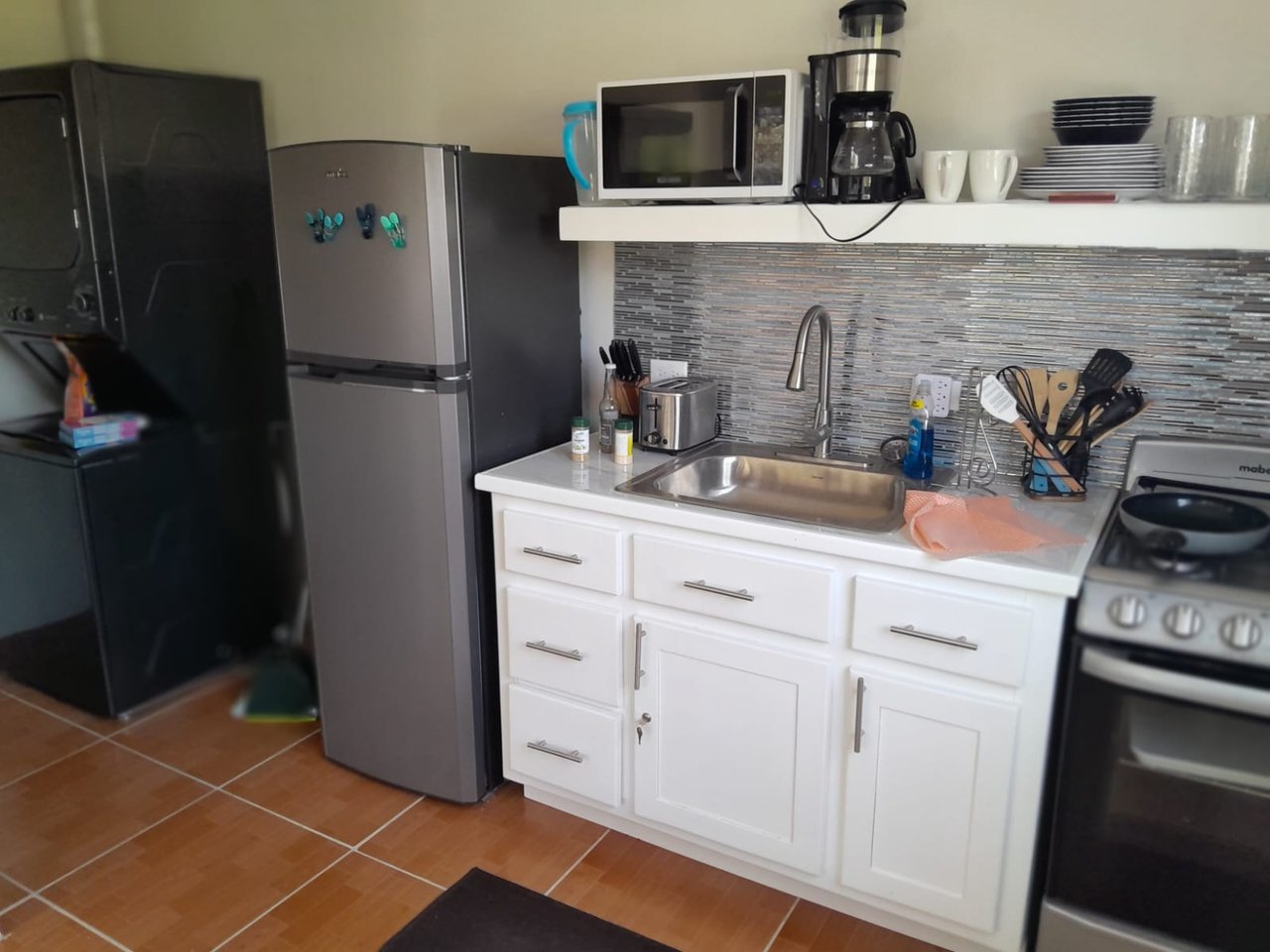 Suburban Comfort 2 bed 1 bath apartment