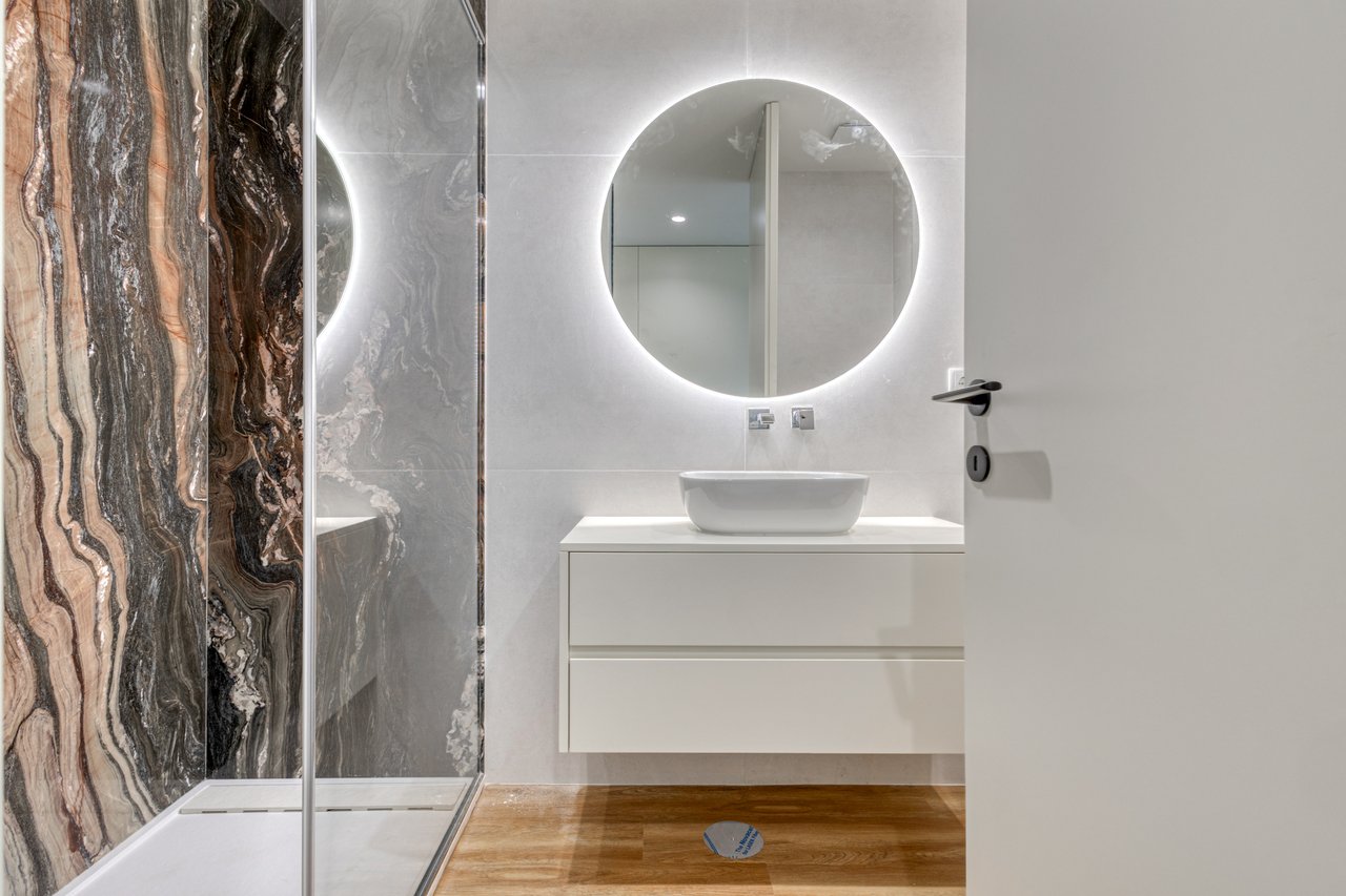 Contemporary 3-Bedroom Luxury Villa with Pool and Large Basement in Palmeira, Braga