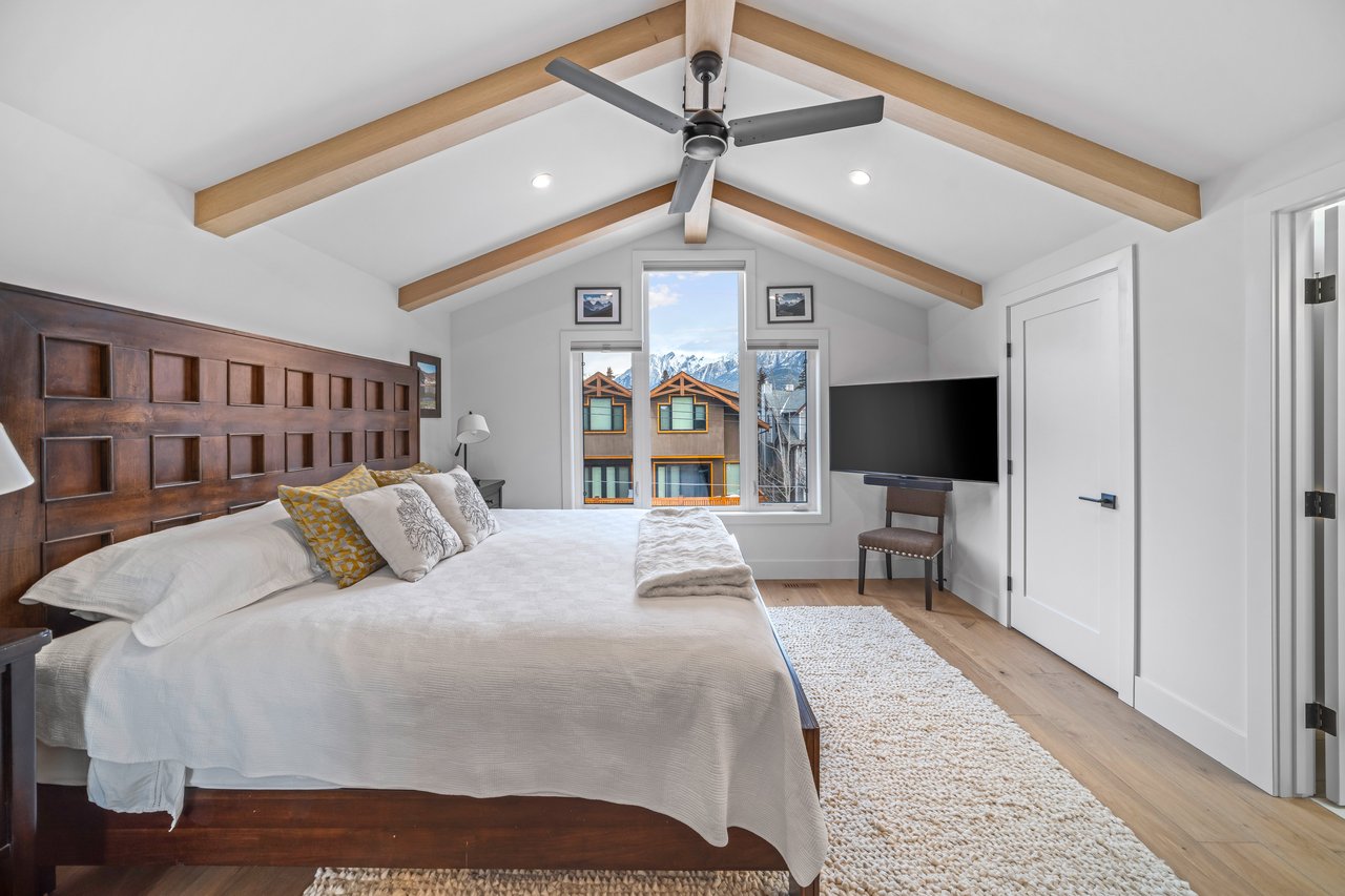 810 3rd Street Unit: 4