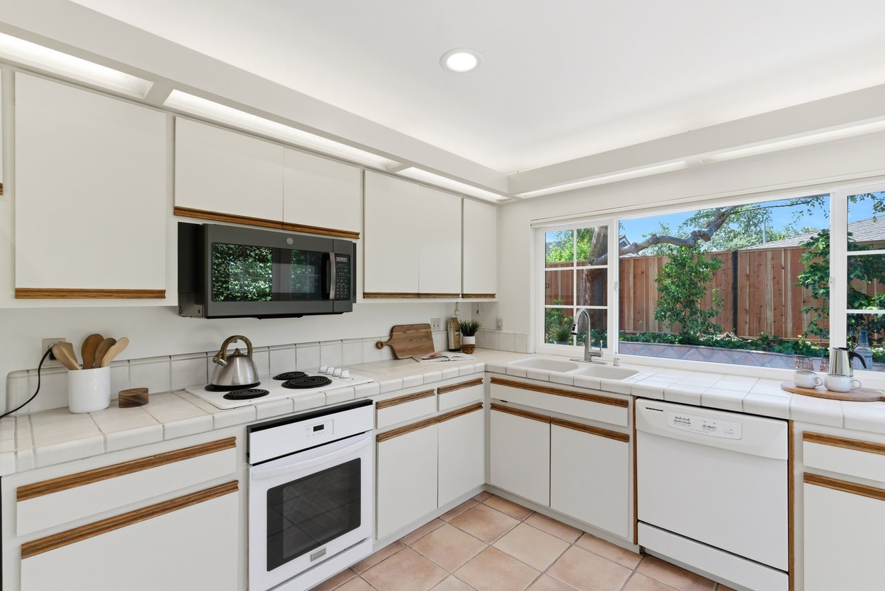 1038 East Evelyn Avenue