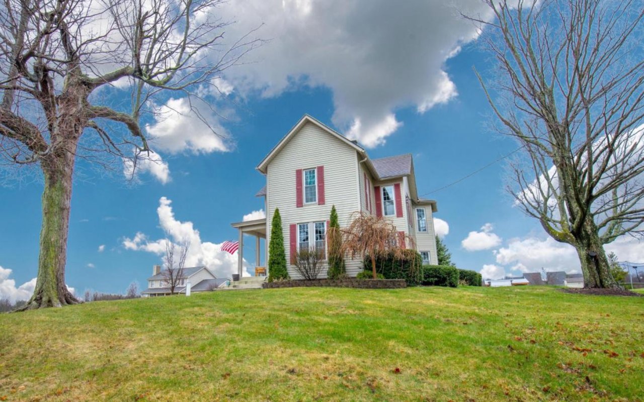 Moving Out of Denver: Buy This House in Ohio -- Farmhouse on 2 Acres with Pool -- $315,000