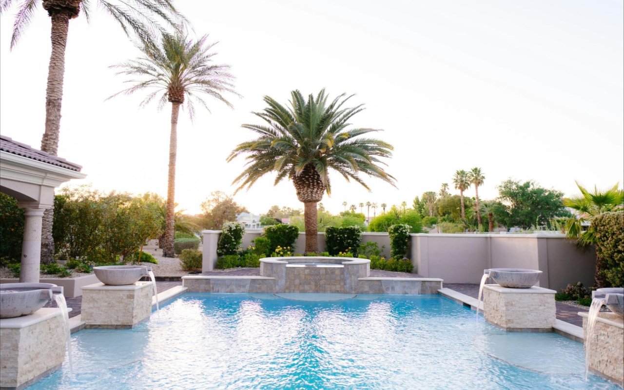 Indoor-Outdoor Living Trends in Vegas Luxury Architecture