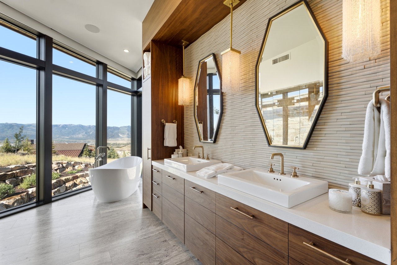 Top-of-Promontory Architectural Estate — Furnished & Turnkey - Front-Row Mountain Views