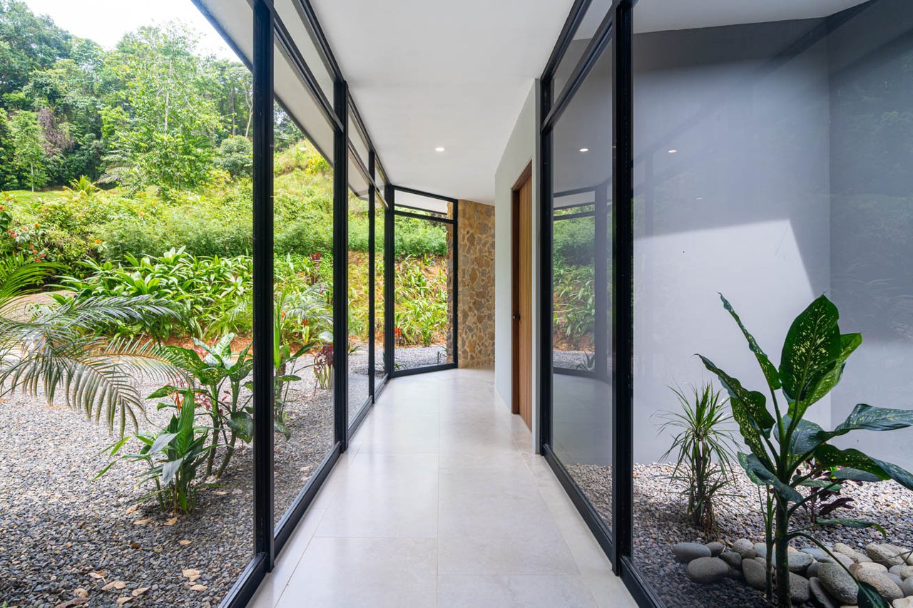Ojochal Modern Jungle Home with Infinity Pool & Mountain Views