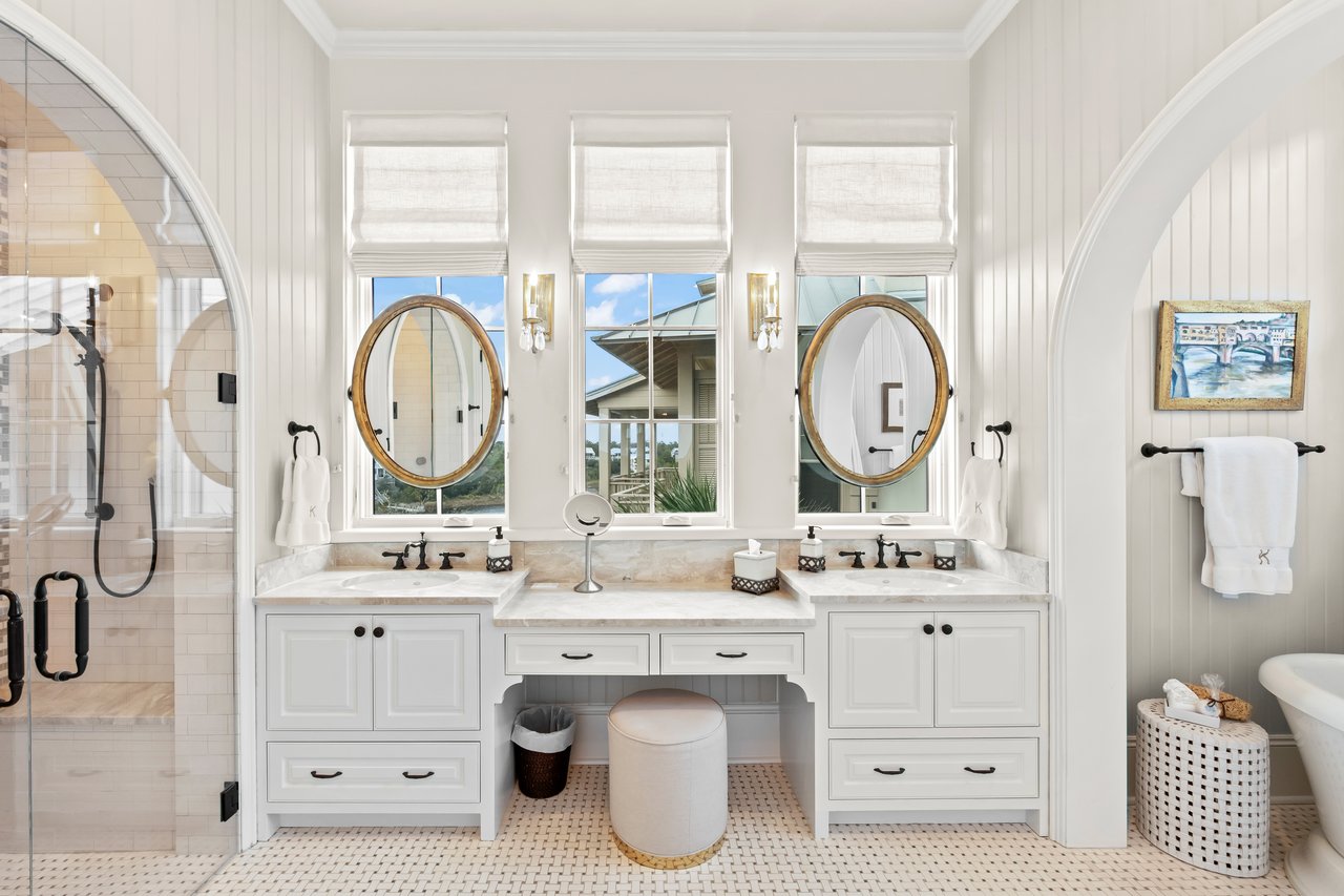 243 W Bermuda Dr
