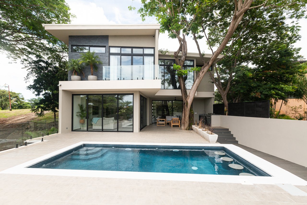 Casa Giving Tree | Modern 5-Bed Luxury Home with Beach Access in Tamarindo, Costa Rica