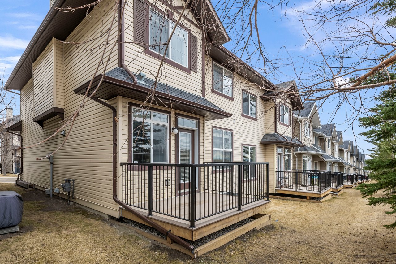 156 Rockyspring Grove NW