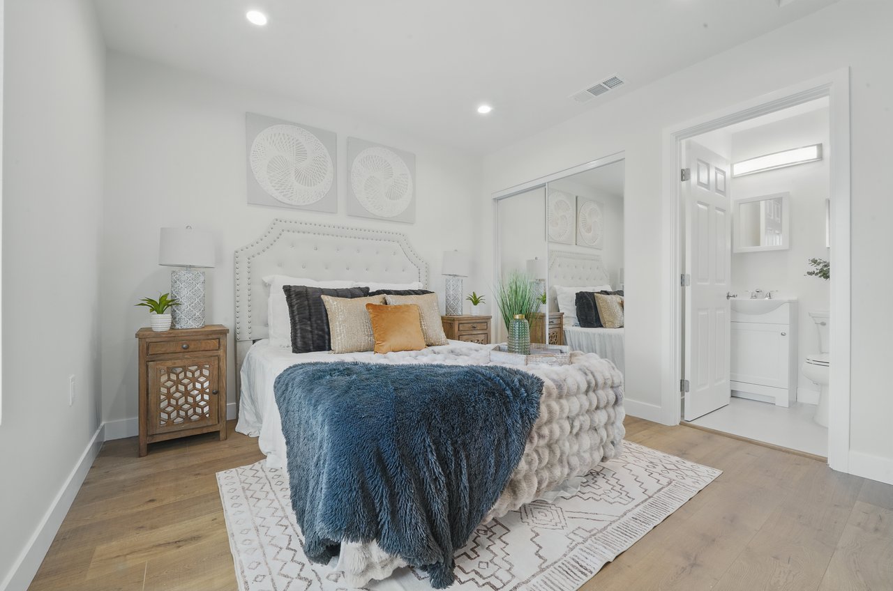 4 Units in North Hollywood