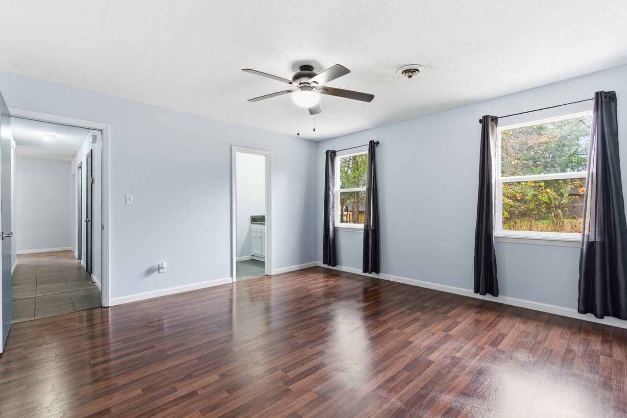 Charming Huntsville Home with Vaulted Ceilings & Patio