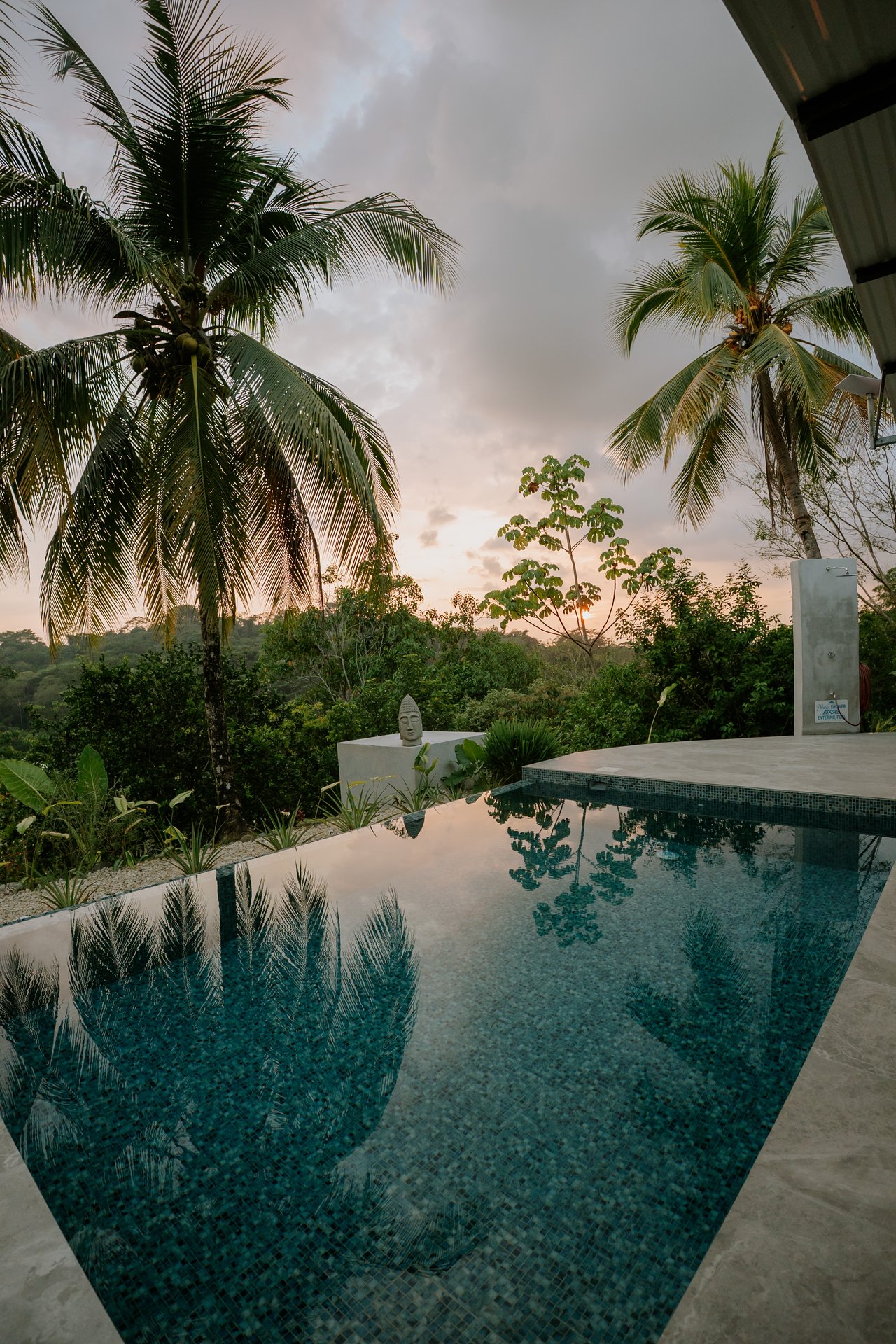 Ocean Peek Paradise Villa - 3 Bed - 1 Bath With a Pool in Hatillo