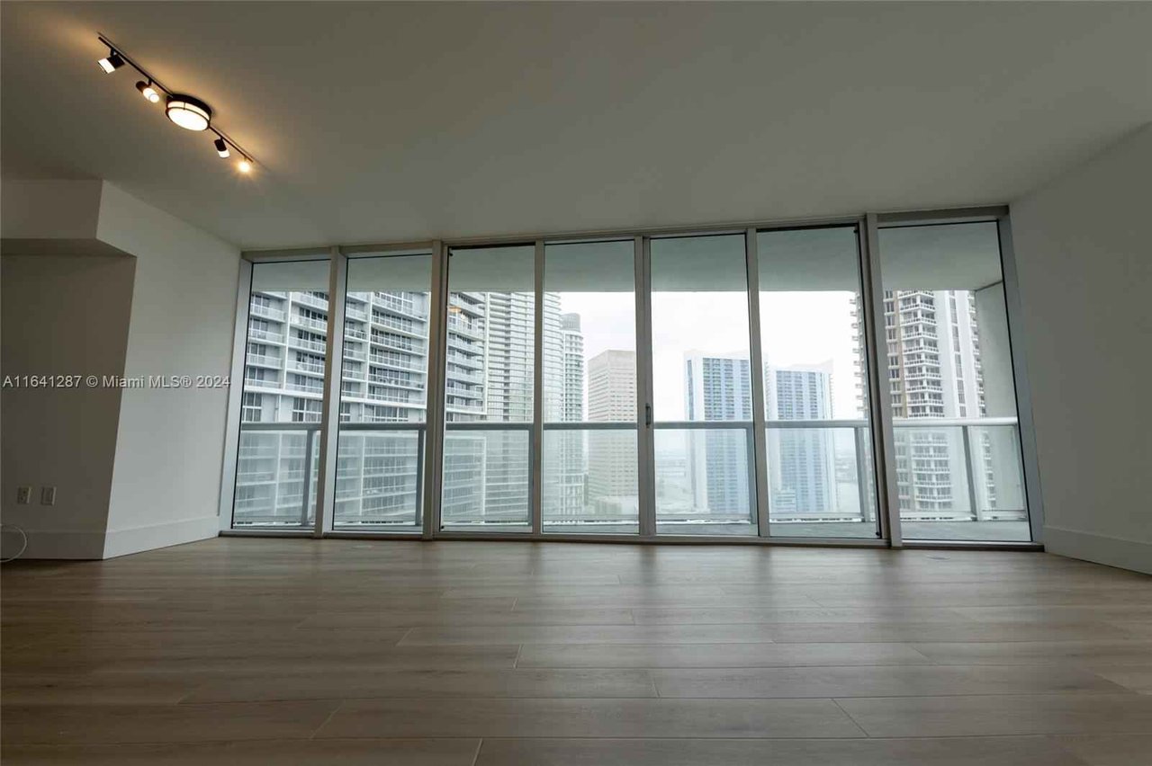 495 Brickell Ave Unit 2102