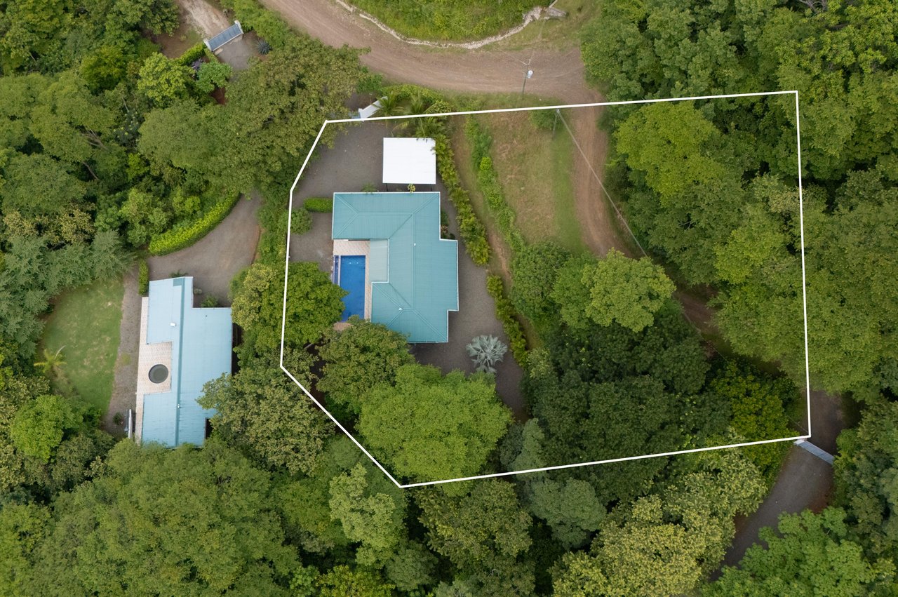 V-Domi Panama | Modern 3-Bedroom Villa with Pool on Expansive 6,078 m² Forest Lot in Finca Panamá, Tamarindo