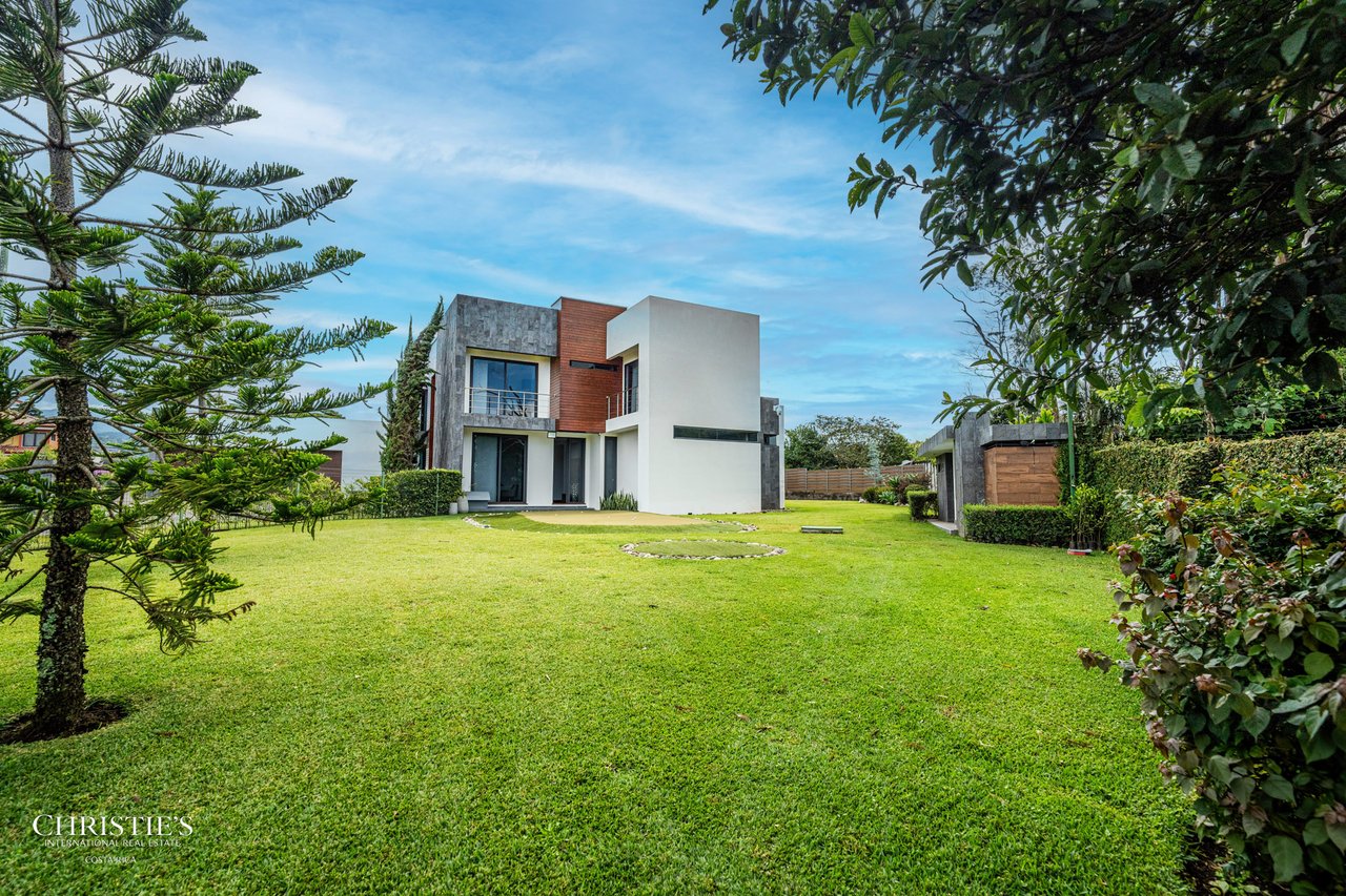 Modern Elegance with Panoramic Views – Exclusive Las Gemas Residence