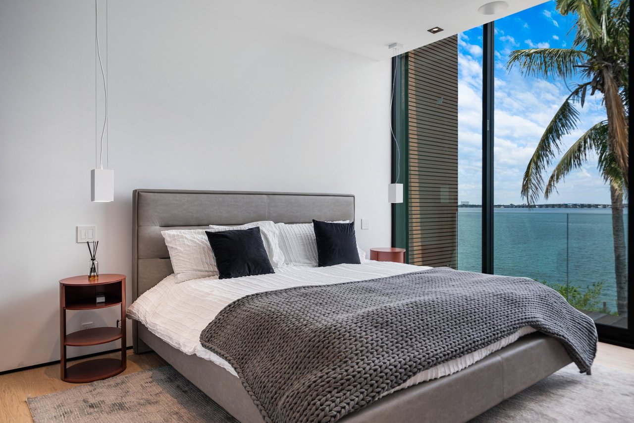 February 2025 | Sabal Development, led by Pascal Nicolai, Finalizes $20.6 Million Sale of Exquisite Venetian Island Estate