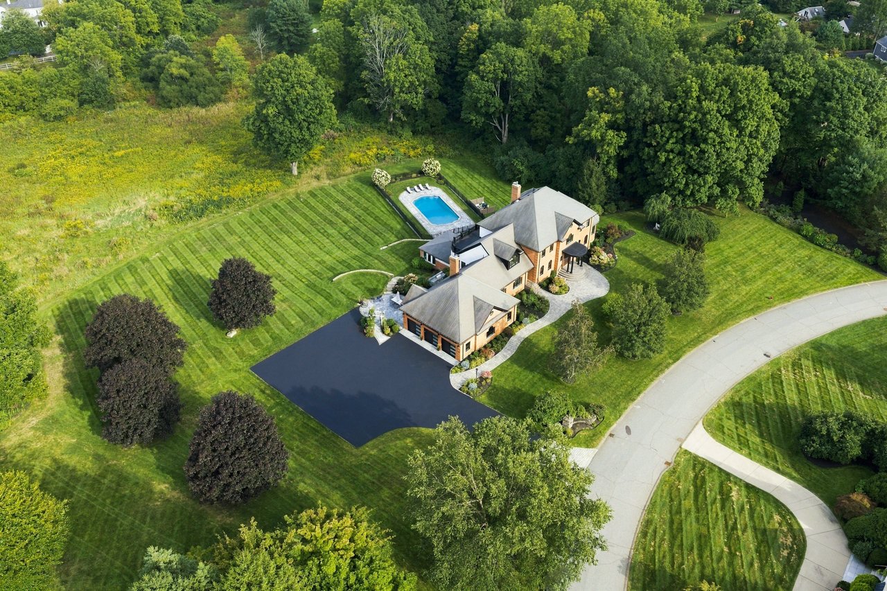 3 Wyndemere Drive
