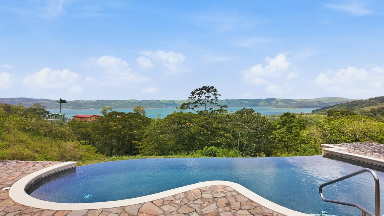 LAKEFRONT LOT - TURTLE COVE - LAKE ARENAL 