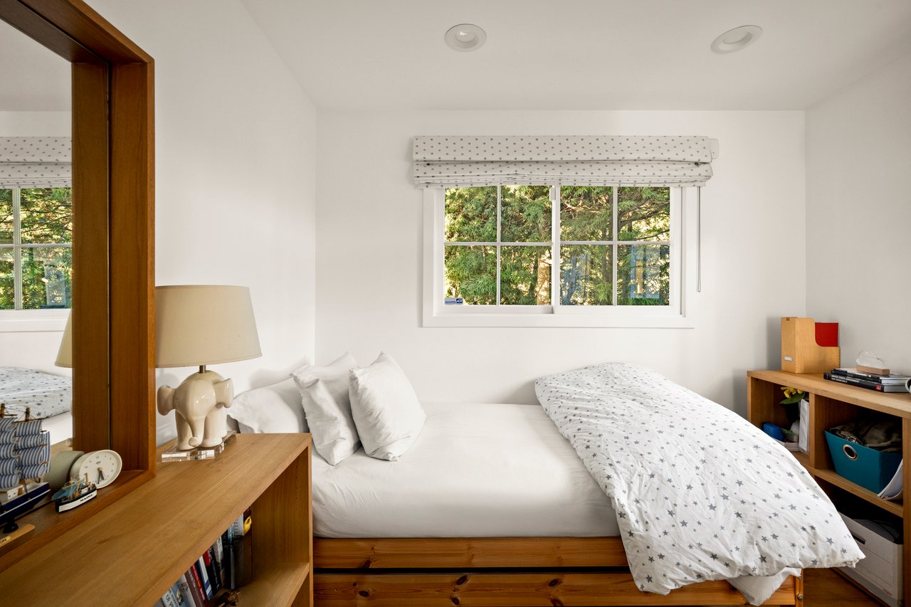 2745 La Cuesta Dr, Hollywood Hills