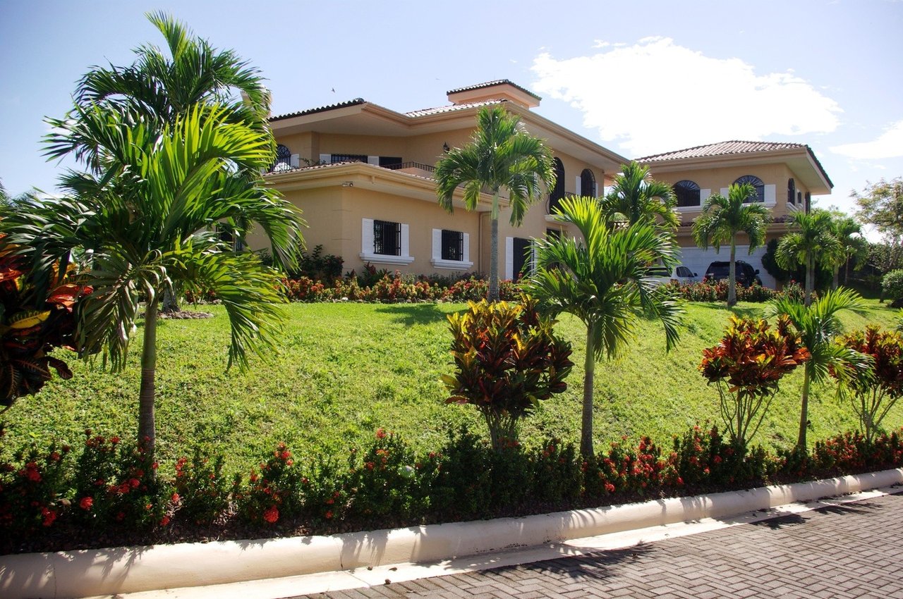 Luxurious Country Villa