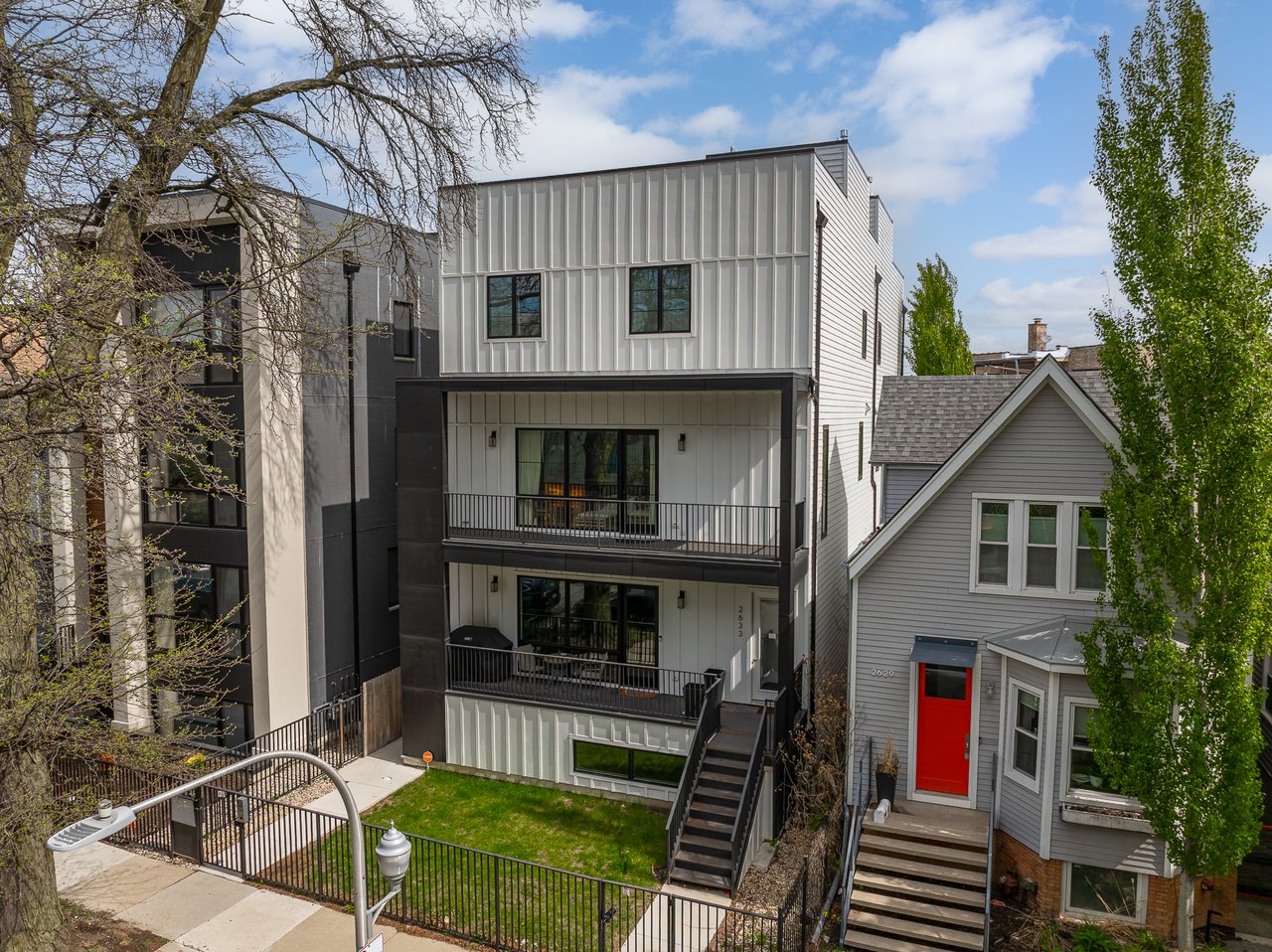 2633 N Emmett St Unit 2R