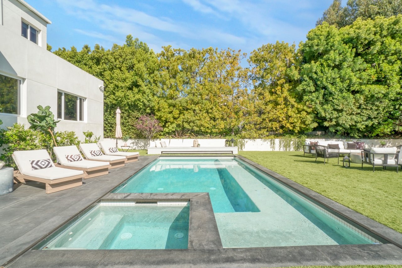 1116 Linda Flora Drive