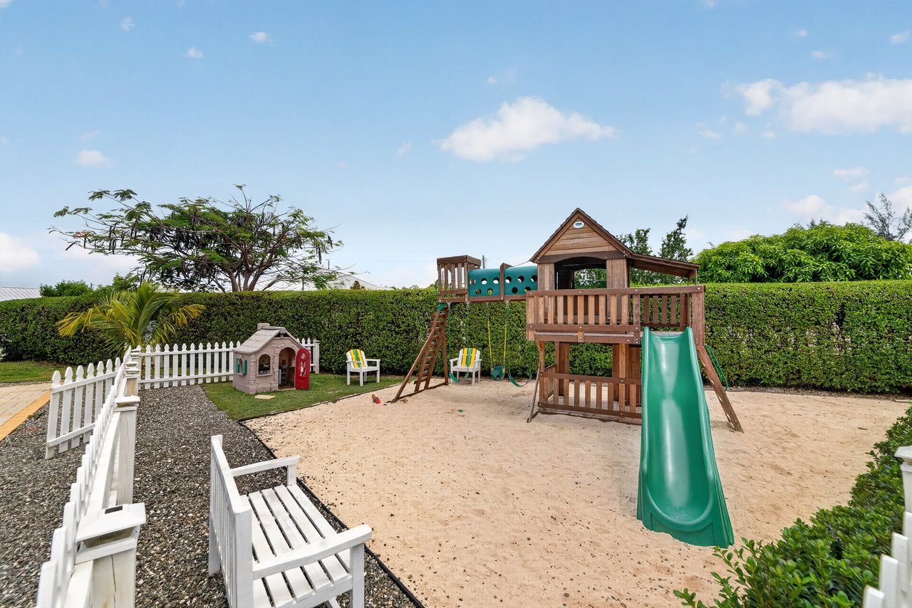 COCONUT VILLAGE 2 BED / 2 BATH IN GATED COMMUNITY