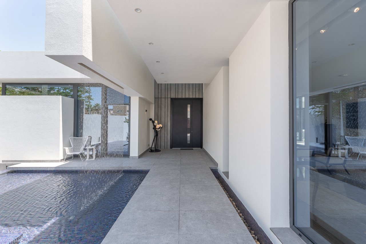 Umm Al Sheif Villa