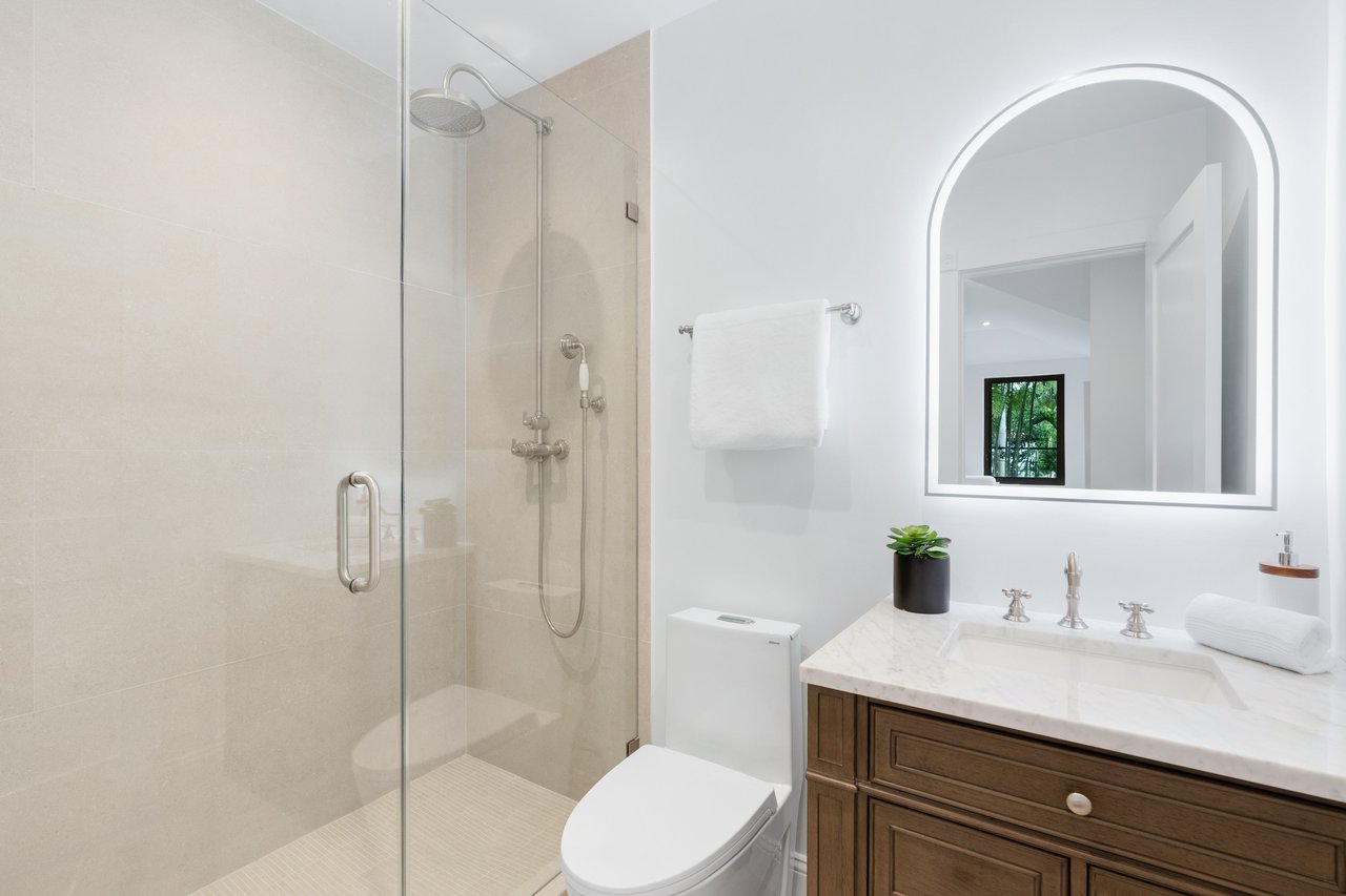3700 Hibiscus Street "Casa Mamey"