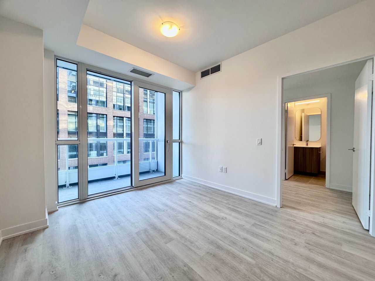 15 Richardson Street 823, Toronto C08 Unit: 823