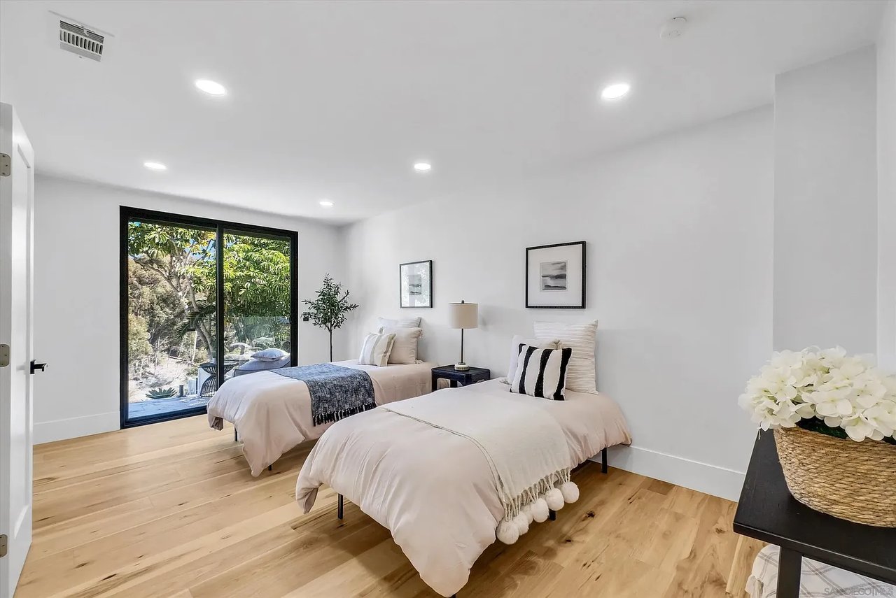 2241 Avenida Salvador