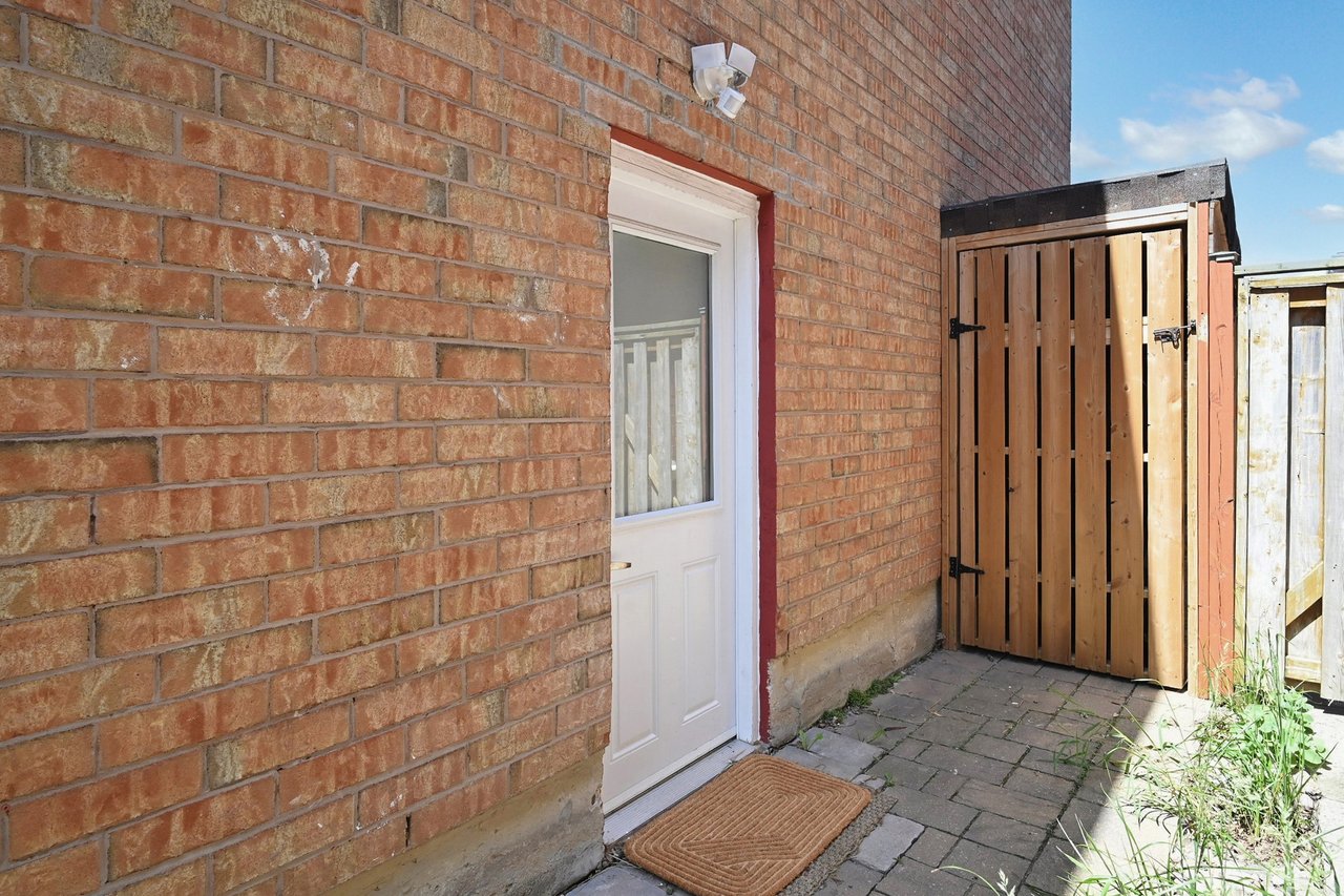 851 Clemens Crescent