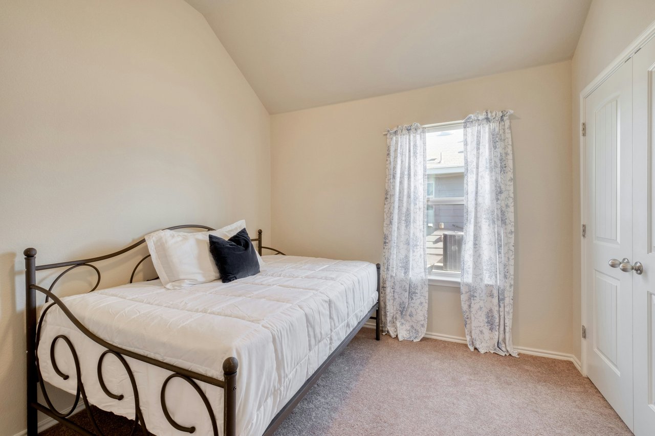 Rare Cul-de-Sac Gem in Manor – With No Neighbor on One Side and Access to HOA-owned Greenspace Right Outside Your Doorstep!