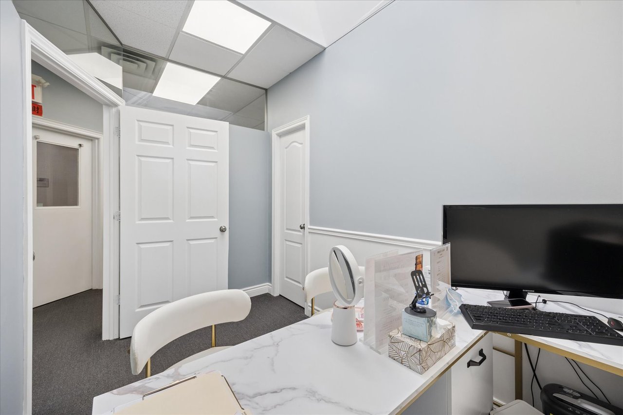 190 Main Street Unionville, Suite 202
