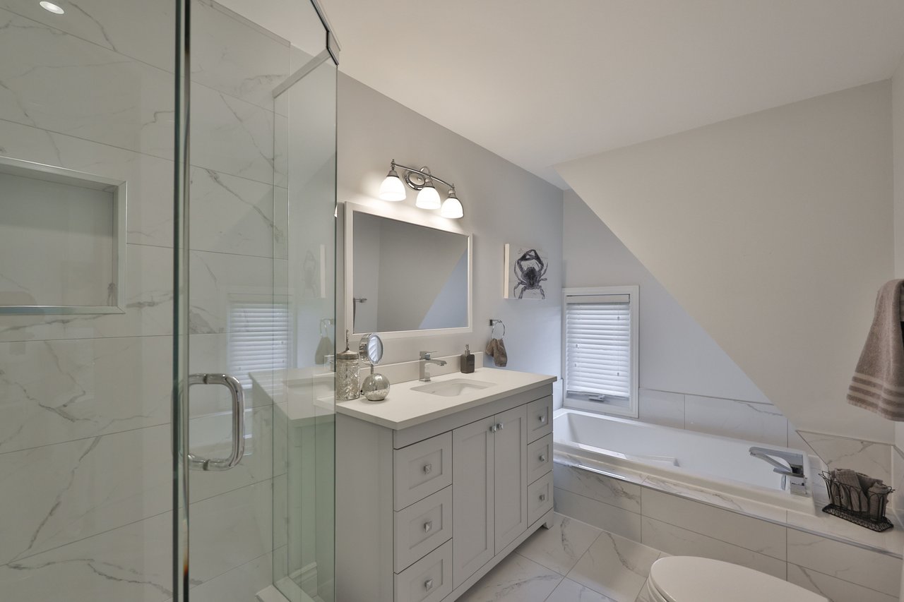 86 Forsythe Street, Oakville