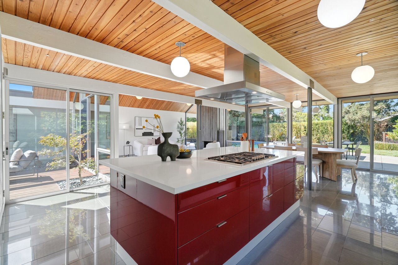 1109 Lorne WAY