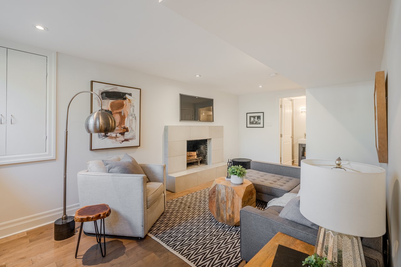 31 Fallingbrook Dr