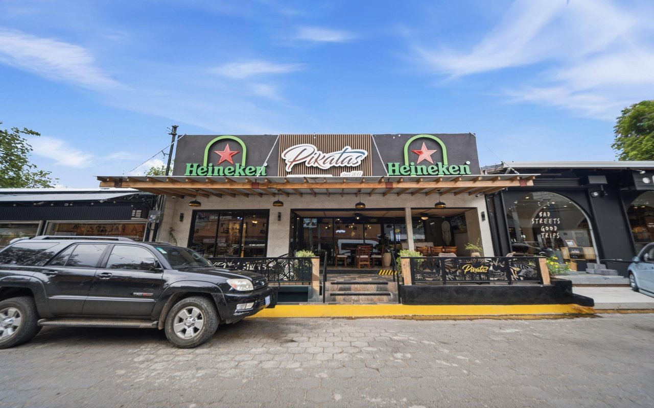 Pikatas Restaurant and Bar, A Local Favorite Near Tamarindo Beach
