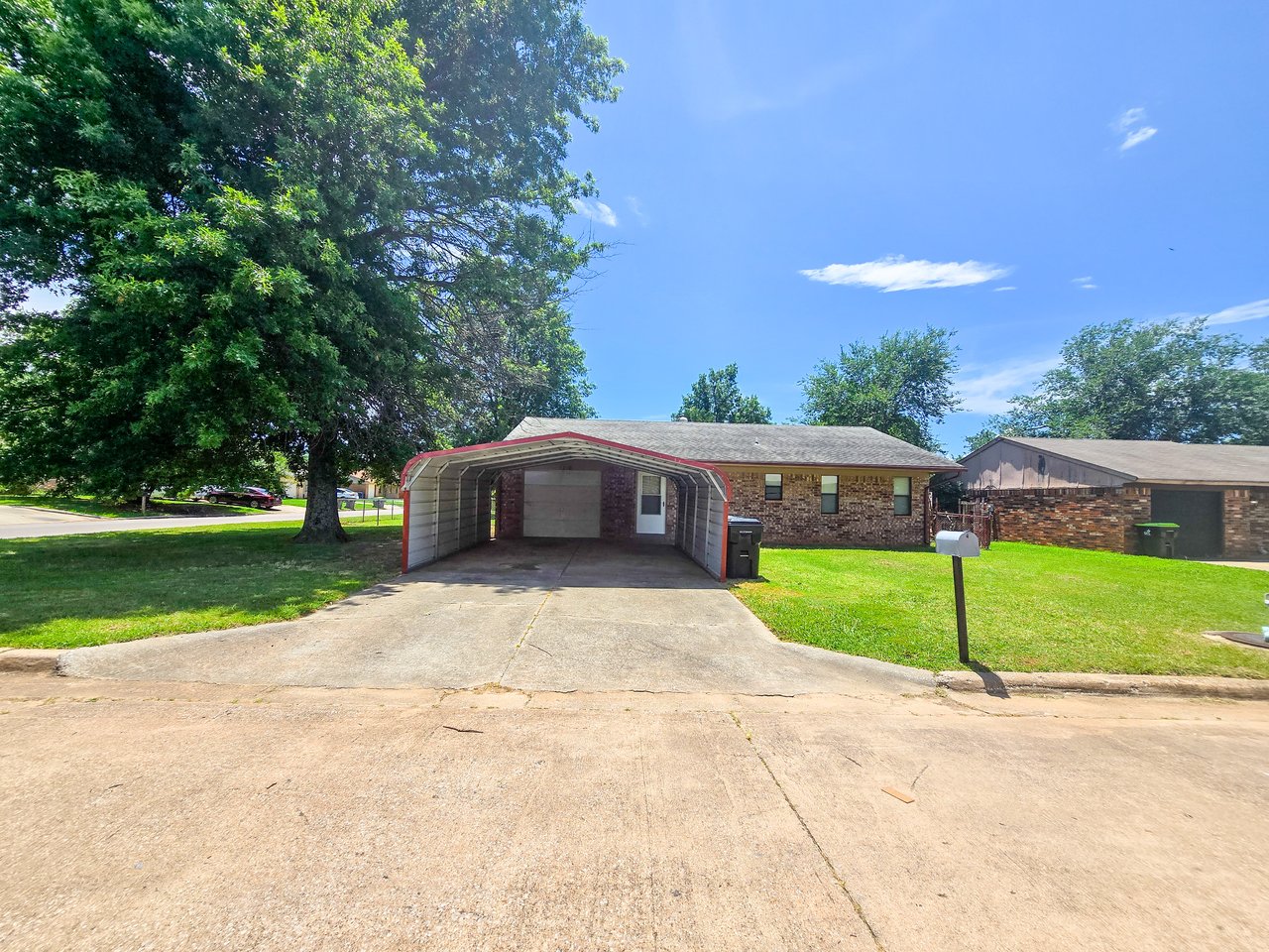1218 Whispering Glen 