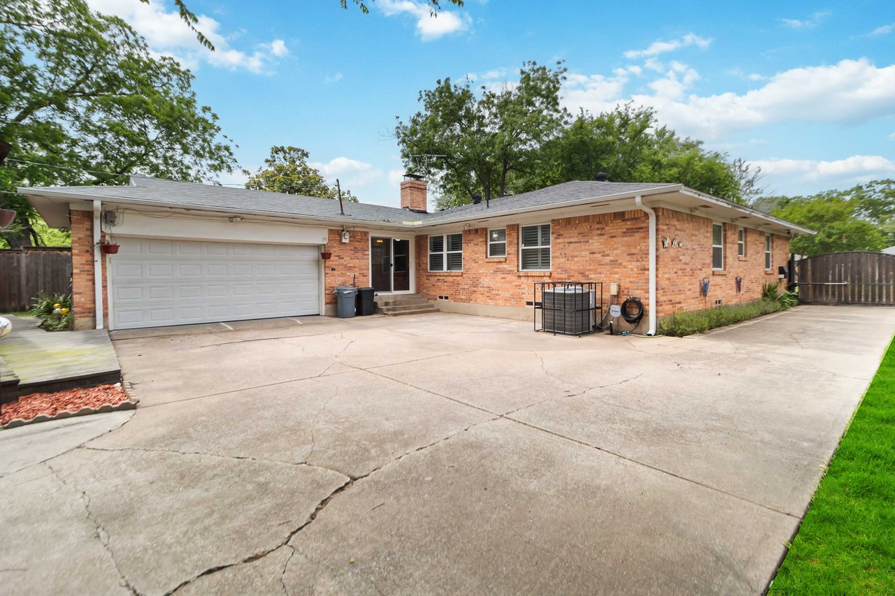 5818 Meadowick Dr