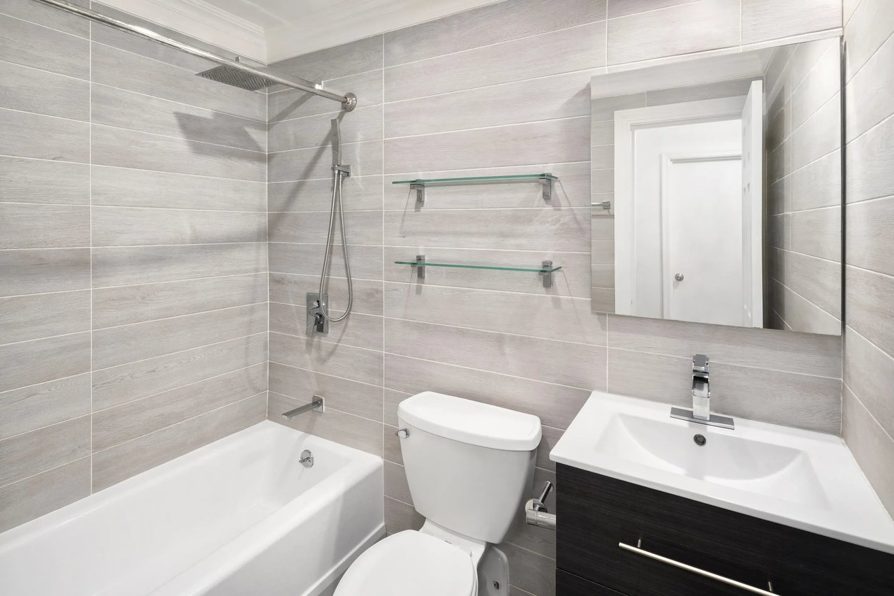 7 E 35TH St #4E
