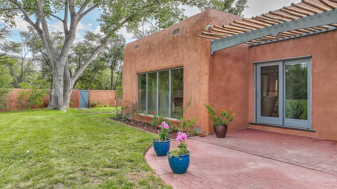 5910 Corrales Rd