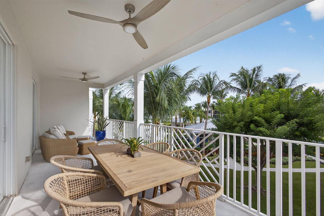 833 Bay Colony Drive S