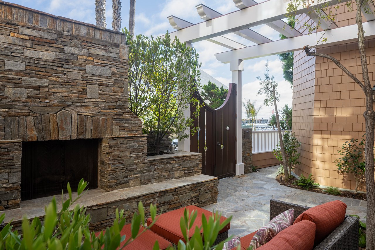 Rare Bayfront Offering