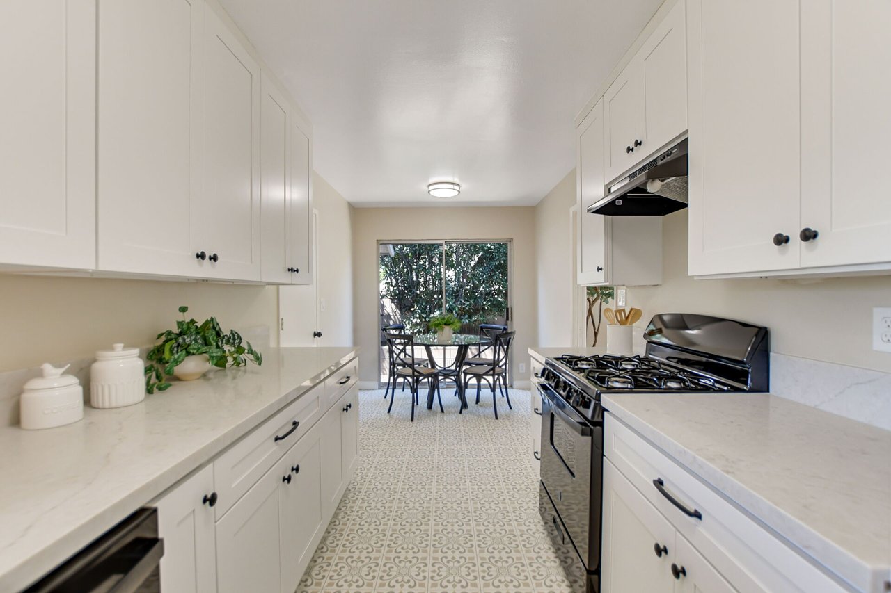 1146 N Soldano Road