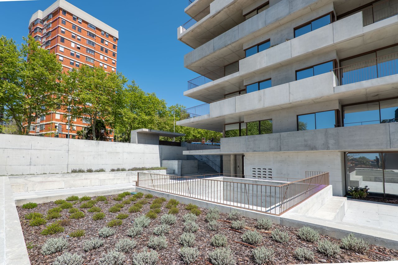 3-Bedroom Apartment with Panoramic Ocean & River Views in the iconic Foz do Douro's New Landmark - Miramar Tower 